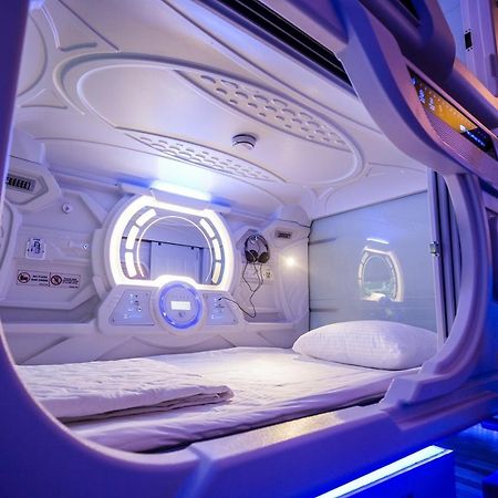 The Capsule Hotel コロンボ エクステリア 写真