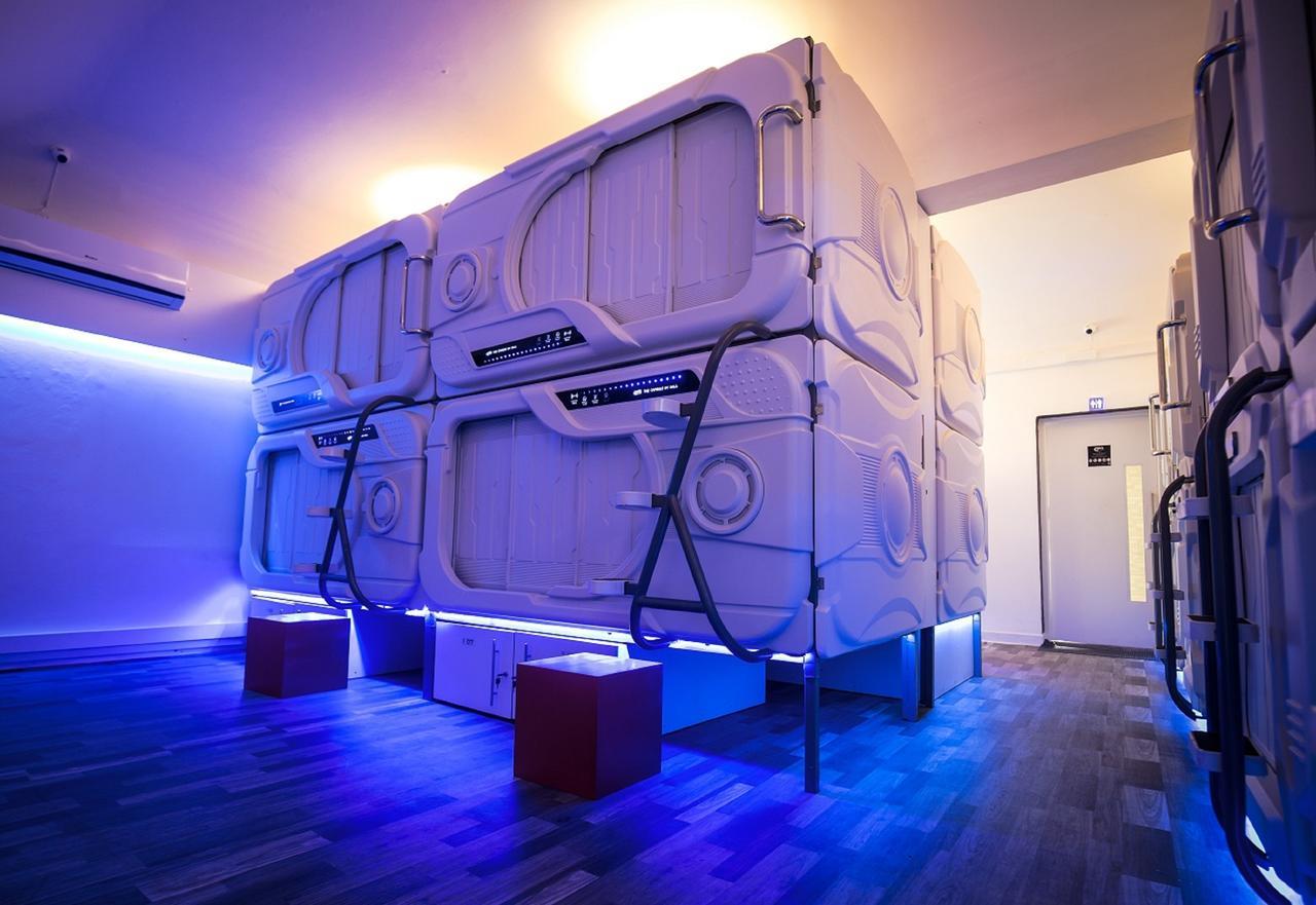 The Capsule Hotel コロンボ エクステリア 写真