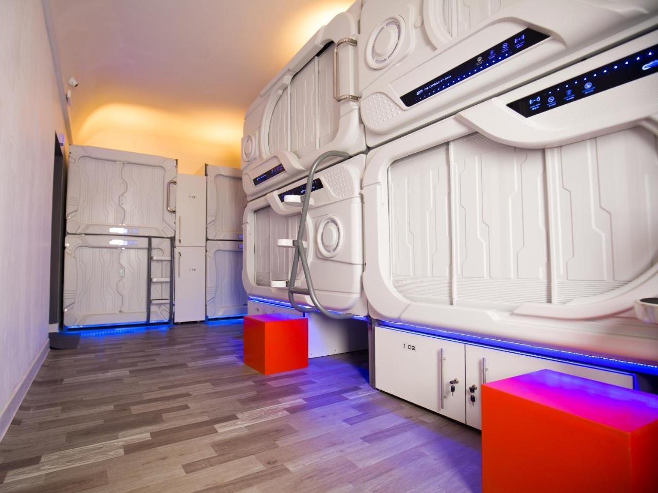 The Capsule Hotel コロンボ エクステリア 写真
