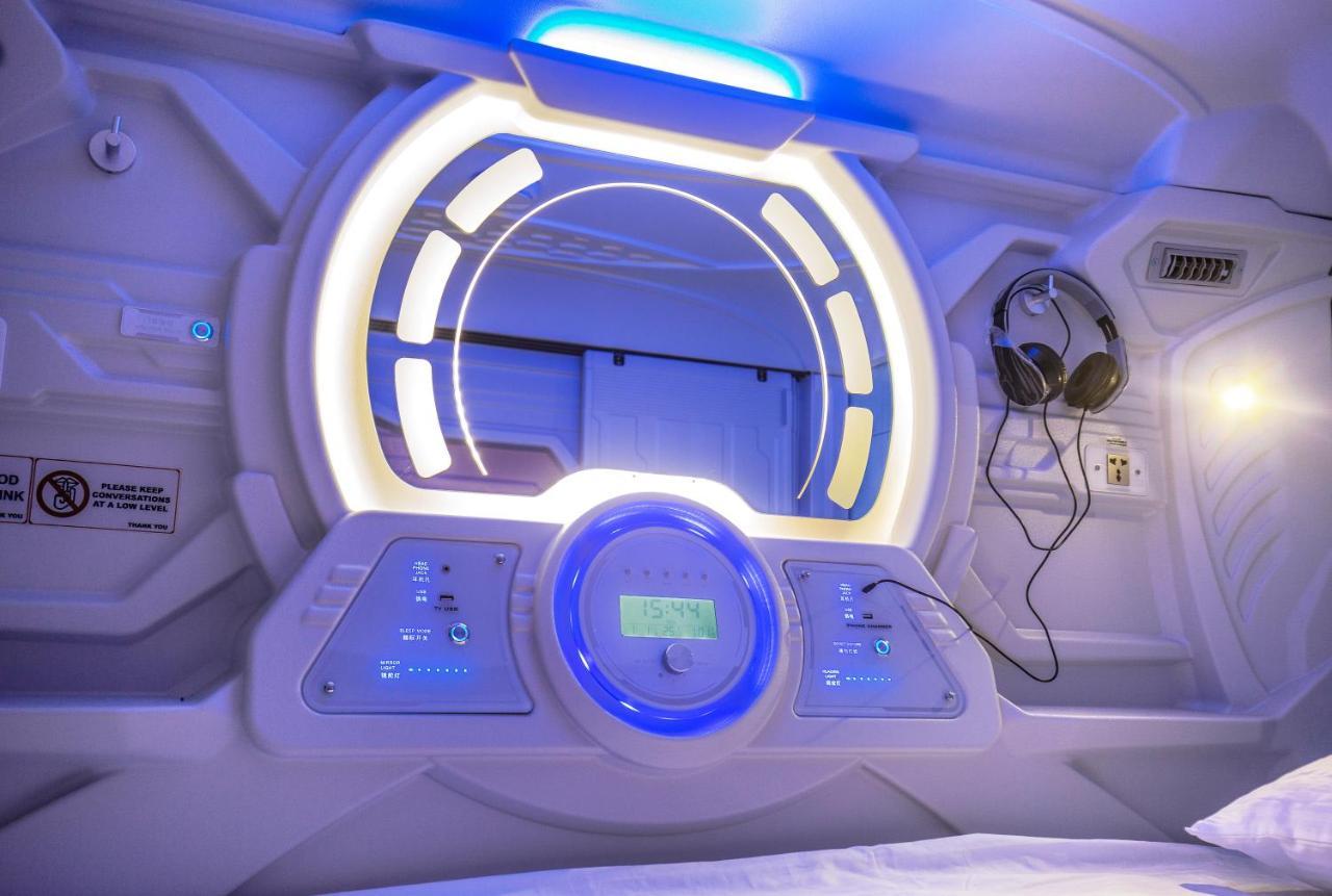 The Capsule Hotel コロンボ エクステリア 写真